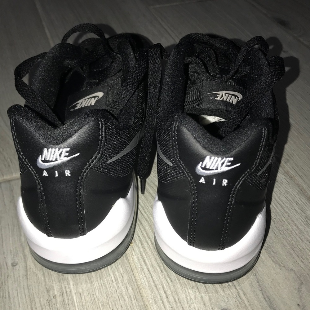 🆕🖤🤍Women’s Nike Air Max Invigor Size 9 - Picture 6 of 8